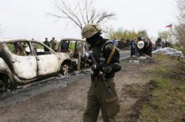 Atac ARMAT, soldat cu morţi, în estul Ucrainei. Rusia se declară 